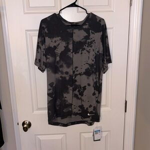 Nike Yoga Men’s T-shirt Sz Medium - Tall NWT Retail $70